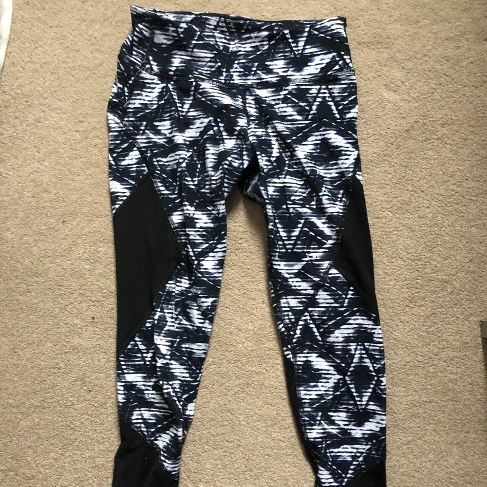 Old Navy Womens black and white mesh back leggings